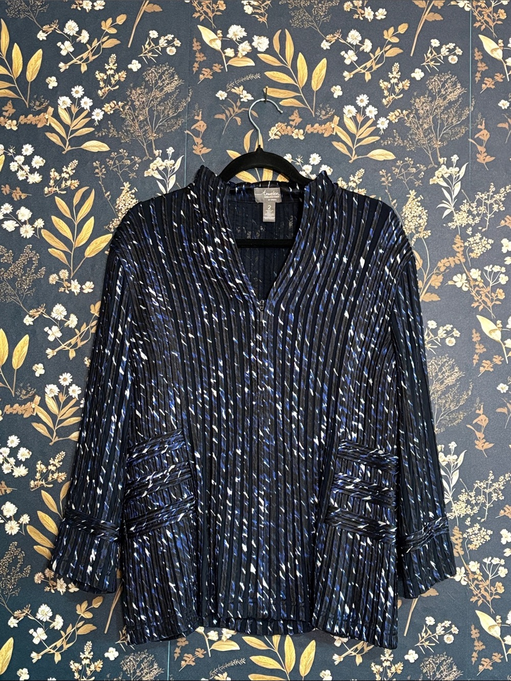 Chico's Travelers Navy and Black Blue Patterned V-Neck Zip Jacket Size 2 or L